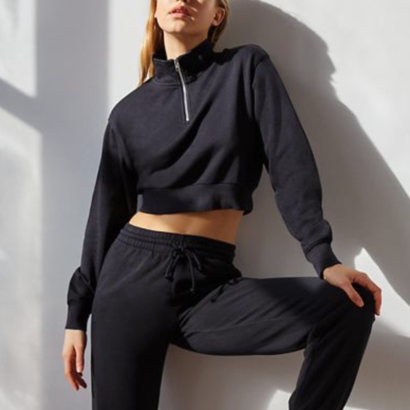 Aritzia Tops - Aritzia Tna Airy Fleece Boyfriend 1/4 Zip Cropped Sweatshirt XS